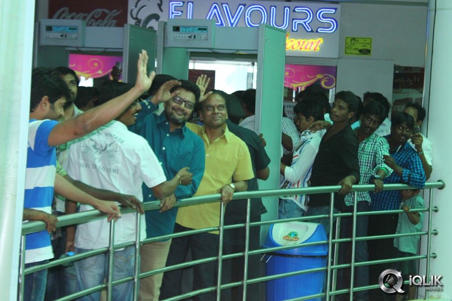 Yevadu-Movie-Success-Tour